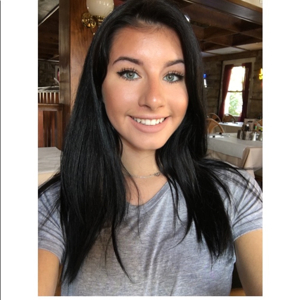 Meet your Posher, Alexis